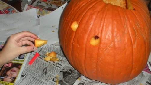  Pumpkin Carving - Donnie Begins